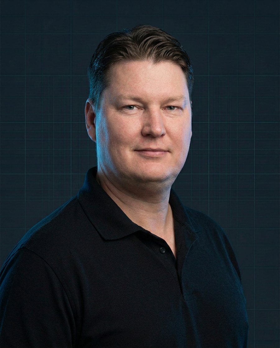 Henno Grove, Customer and supplier communication at Equiptech Automotive