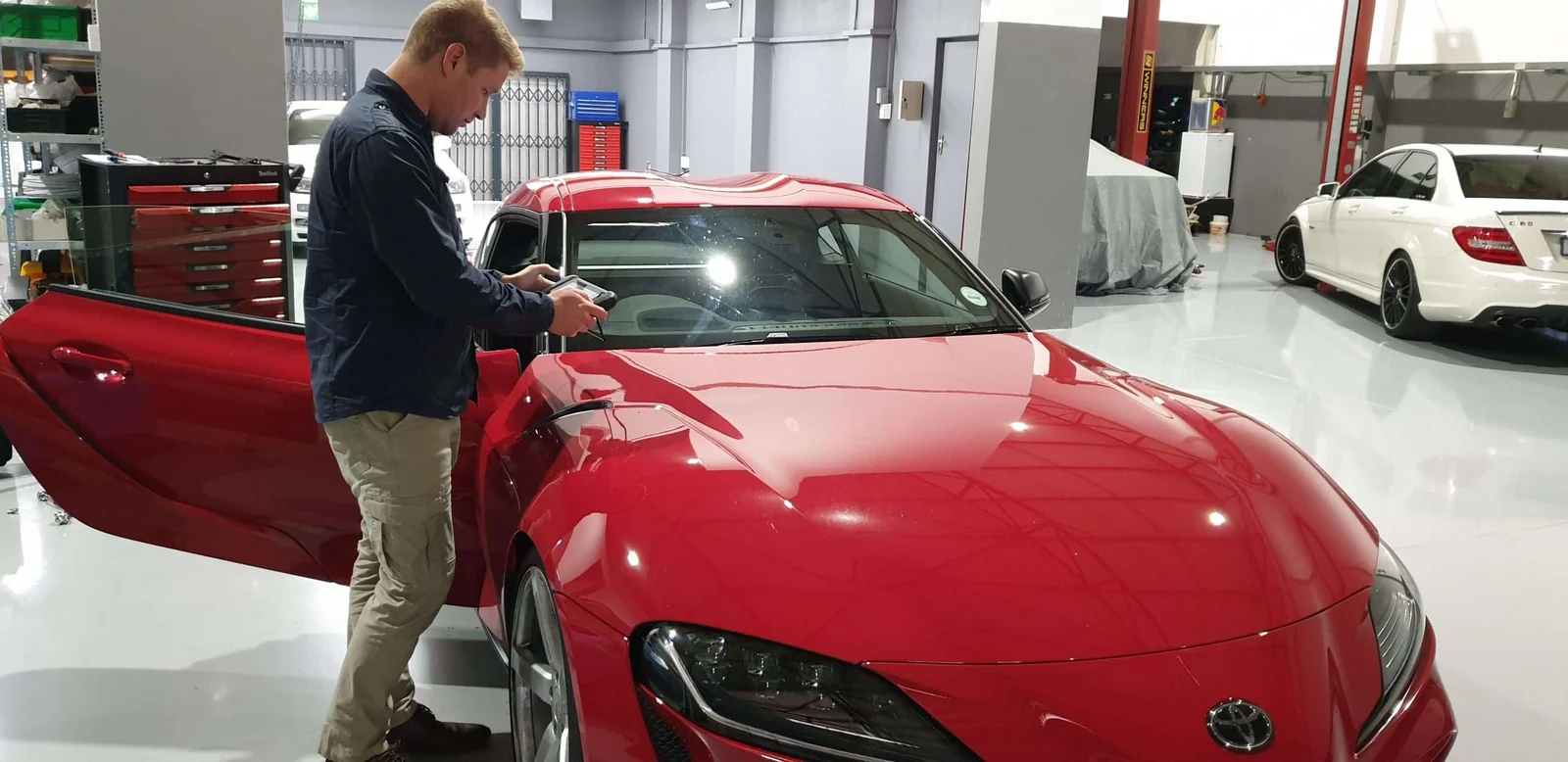 Autel scan tool running a full-system scan on a Toyota